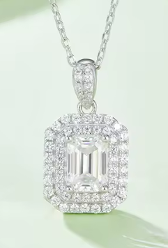 Chinae Necklace 1CT