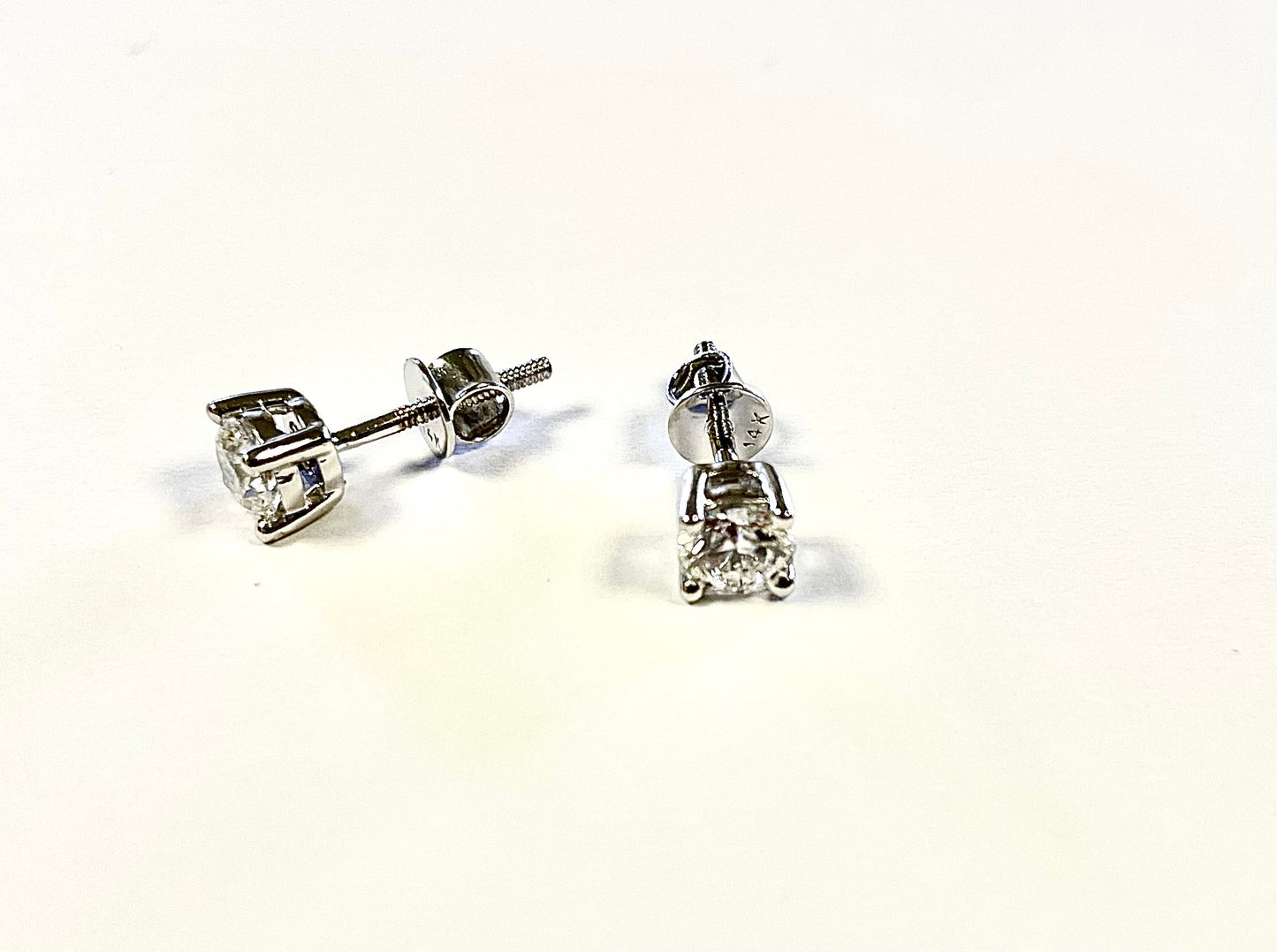 1CT TDW LAB Diamond Studs