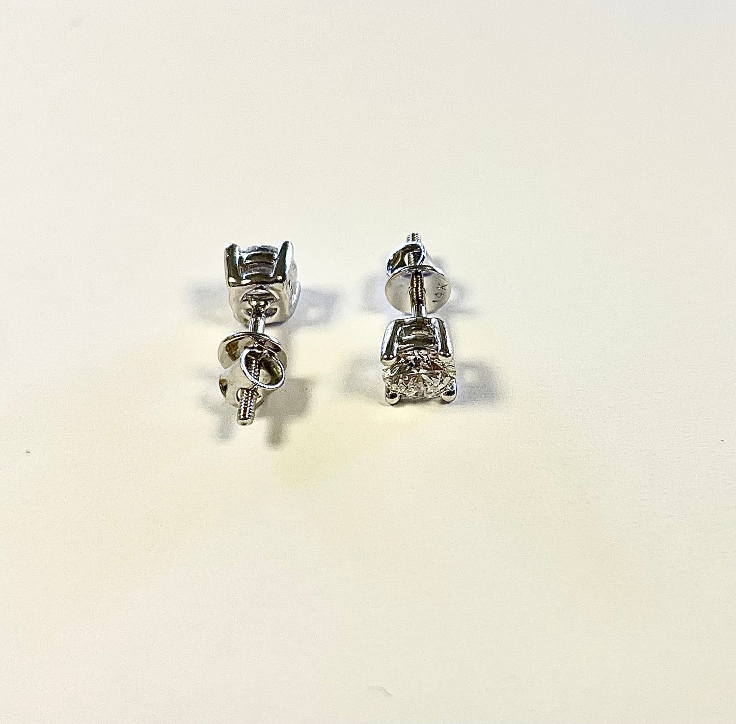 1CT TDW LAB Diamond Studs