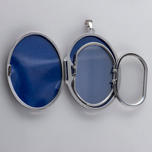P09 – S/S Centre Heart Celtic Design 6 Photo Oval Locket