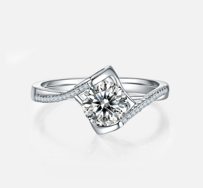 In twined 1ct heart setting ring